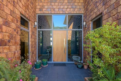 Photo of property in 26 Gravesend Place, Picton, 7220