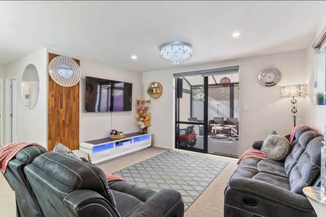 Photo of property in 100a Gloucester Road, Manurewa, Auckland, 2102