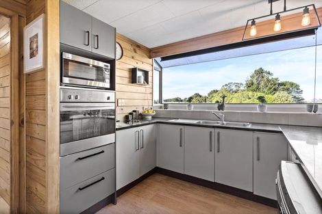 Photo of property in 28a Hoylake Place, Wattle Downs, Auckland, 2103