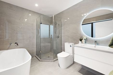 Photo of property in 42c Takutai Avenue, Half Moon Bay, Auckland, 2012