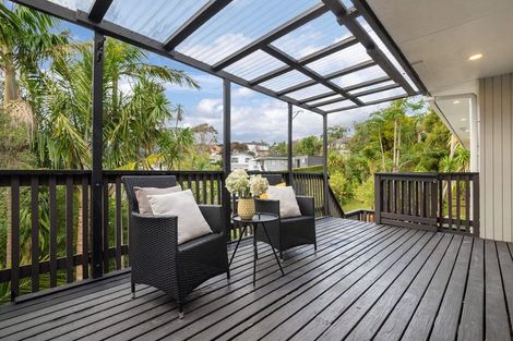 Photo of property in 1/649 Beach Road, Rothesay Bay, Auckland, 0630