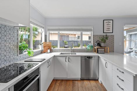 Photo of property in 287d Vipond Road, Stanmore Bay, Whangaparaoa, 0932