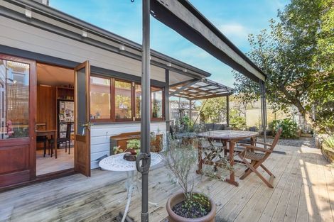 Photo of property in 344 Hardy Street, Nelson, 7010