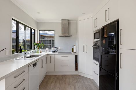Photo of property in 13 Mangakoea Place, St Andrews, Hamilton, 3200