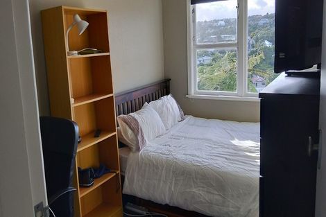 Photo of property in 5 Innes Way, Newlands, Wellington, 6037