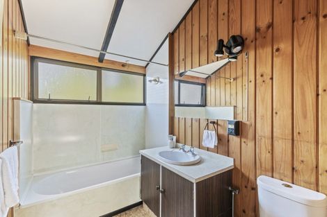 Photo of property in 19 Caledonia Place, Highlands Park, New Plymouth, 4312