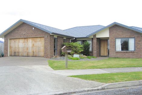 Photo of property in 25 Greig Place, Pukekohe, 2120