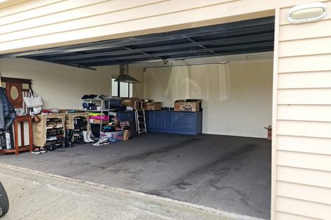 Photo of property in 140 Glanmire Road, Newlands, Wellington, 6037