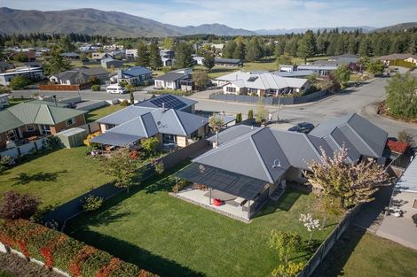 Photo of property in 10 Rhoboro Road, Twizel, 7901