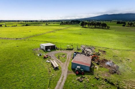 Photo of property in 2288 Eltham Road, Awatuna, Hawera, 4679