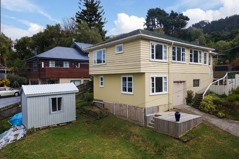 Photo of property in 1 Rimu Street, Tawa, Wellington, 5028
