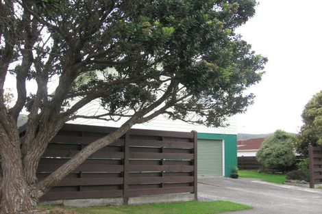 Photo of property in 98 Taylor Terrace, Tawa, Wellington, 5028