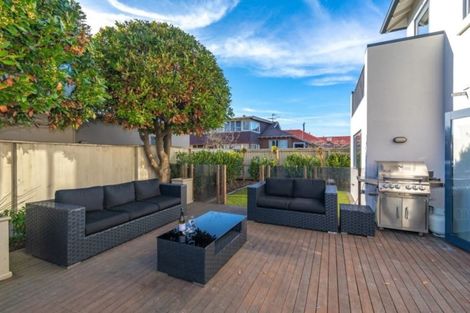 Photo of property in 16 Dee Street, St Albans, Christchurch, 8014