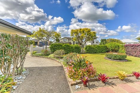 Photo of property in 4 Mahina Place, Te Atatu Peninsula, Auckland, 0610