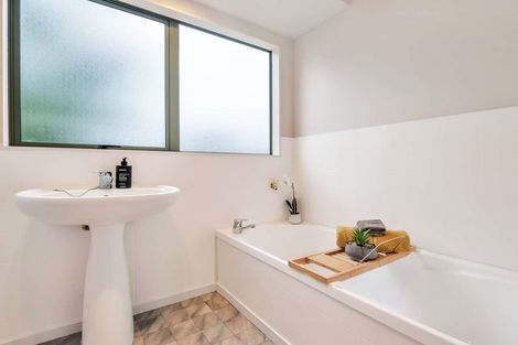 Photo of property in 6a Reynolds Road, Pukekohe, 2120