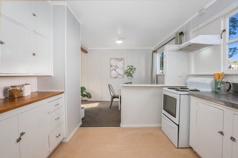 Photo of property in 10 Lincoln Grove, Cannons Creek, Porirua, 5024