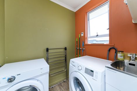 Photo of property in 6 Oban Place, Awapuni, Palmerston North, 4412