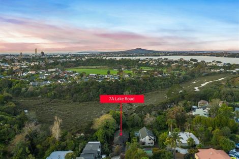 Photo of property in 7a Lake Road, Northcote, Auckland, 0627