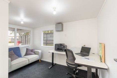 Photo of property in 9a Heretaunga Square, Silverstream, Upper Hutt, 5019