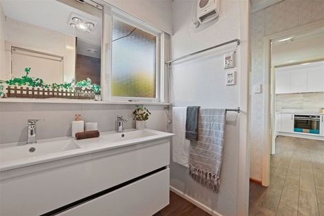 Photo of property in 165 Springs Road, Hornby, Christchurch, 8042