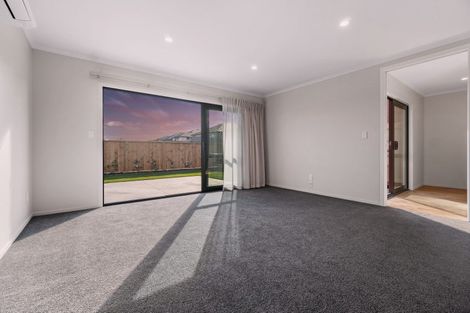 Photo of property in 27 Kakariki Lane, Rototuna North, 3210