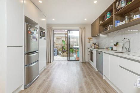 Photo of property in 14d Medina Place, Half Moon Bay, Auckland, 2012