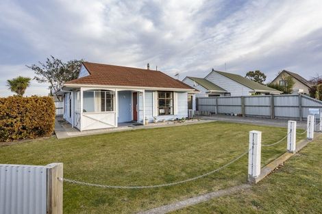 Photo of property in 4 Amberley Beach Road, Amberley, 7410