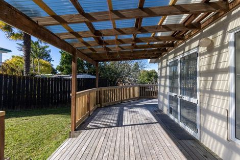 Photo of property in 115 Athena Drive, Totara Vale, Auckland, 0629