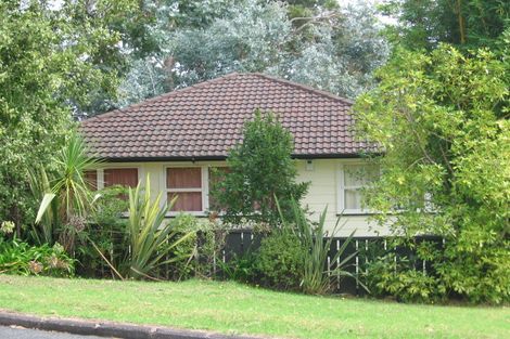 Photo of property in 28 Highland Avenue, Titirangi, Auckland, 0604