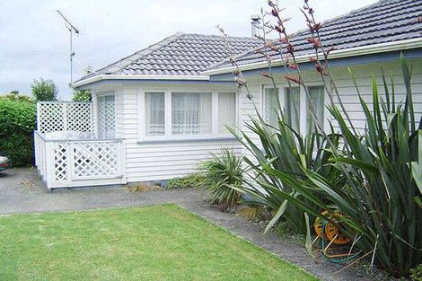 Photo of property in 1/82 Lincoln Park Avenue, Massey, Auckland, 0614