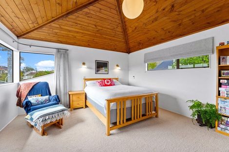 Photo of property in 10 Mosman Place, Chatswood, Auckland, 0626