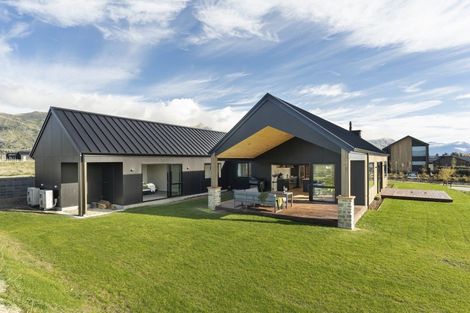 Photo of property in 18 Marjon Drive, Wanaka, 9305