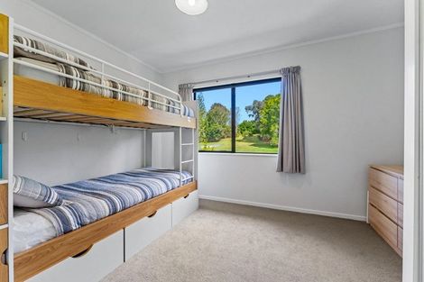 Photo of property in 2/13 Heather Place, Sunnynook, Auckland, 0620