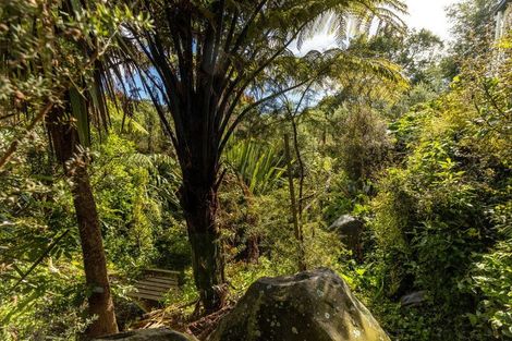 Photo of property in 16 Angle Street, Picton, 7220