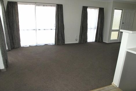 Photo of property in 8 Mayer Place, Ranui, Auckland, 0612