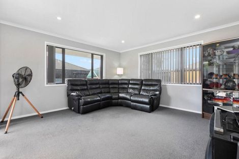 Photo of property in 23 Rainey Crescent, Papamoa Beach, Papamoa, 3118