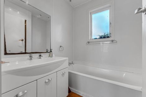 Photo of property in 22 Rosehill Drive, Rosehill, Papakura, 2113