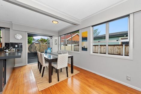 Photo of property in 21 Sandwich Road, St Andrews, Hamilton, 3200