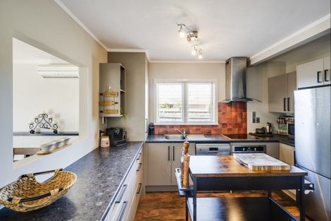 Photo of property in 43 Neeve Road, Taradale, Napier, 4112