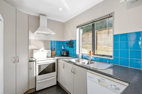 Photo of property in 29 Stewart Drive, Newlands, Wellington, 6037