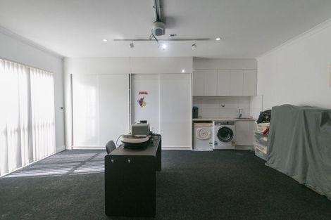 Photo of property in 69 Bordeaux Parade, Te Atatu South, Auckland, 0610