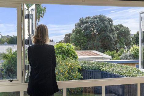 Photo of property in 37 Mcfarlane Street, Oakura, 4314