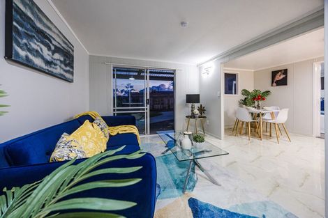 Photo of property in 4/89a Royal Road, Massey, Auckland, 0614