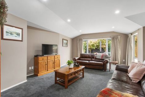 Photo of property in 17 Mataroa Place, Parklands, Christchurch, 8083