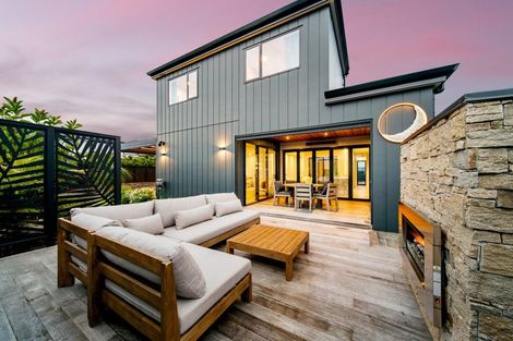 Photo of property in 2 Hanikura Street, Long Bay, Auckland, 0630