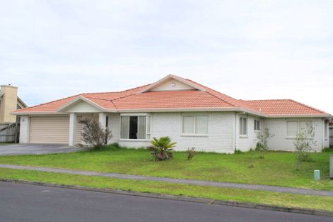 Photo of property in 2/5 Bowscale Place, Northpark, Auckland, 2013