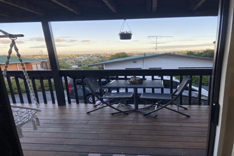 Photo of property in 1/51b Sunset Road, Totara Vale, Auckland, 0632