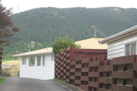 Photo of property in 94f1 Taylor Terrace, Tawa, Wellington, 5028