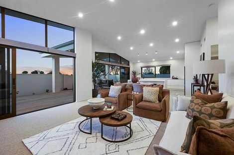 Photo of property in Mangorei Road, Strandon, 4312