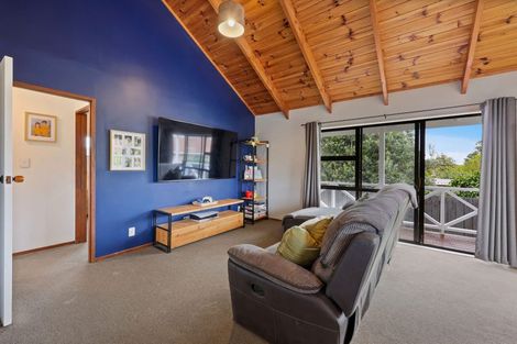Photo of property in 2/11 Hosking Place, Clarks Beach, 2122